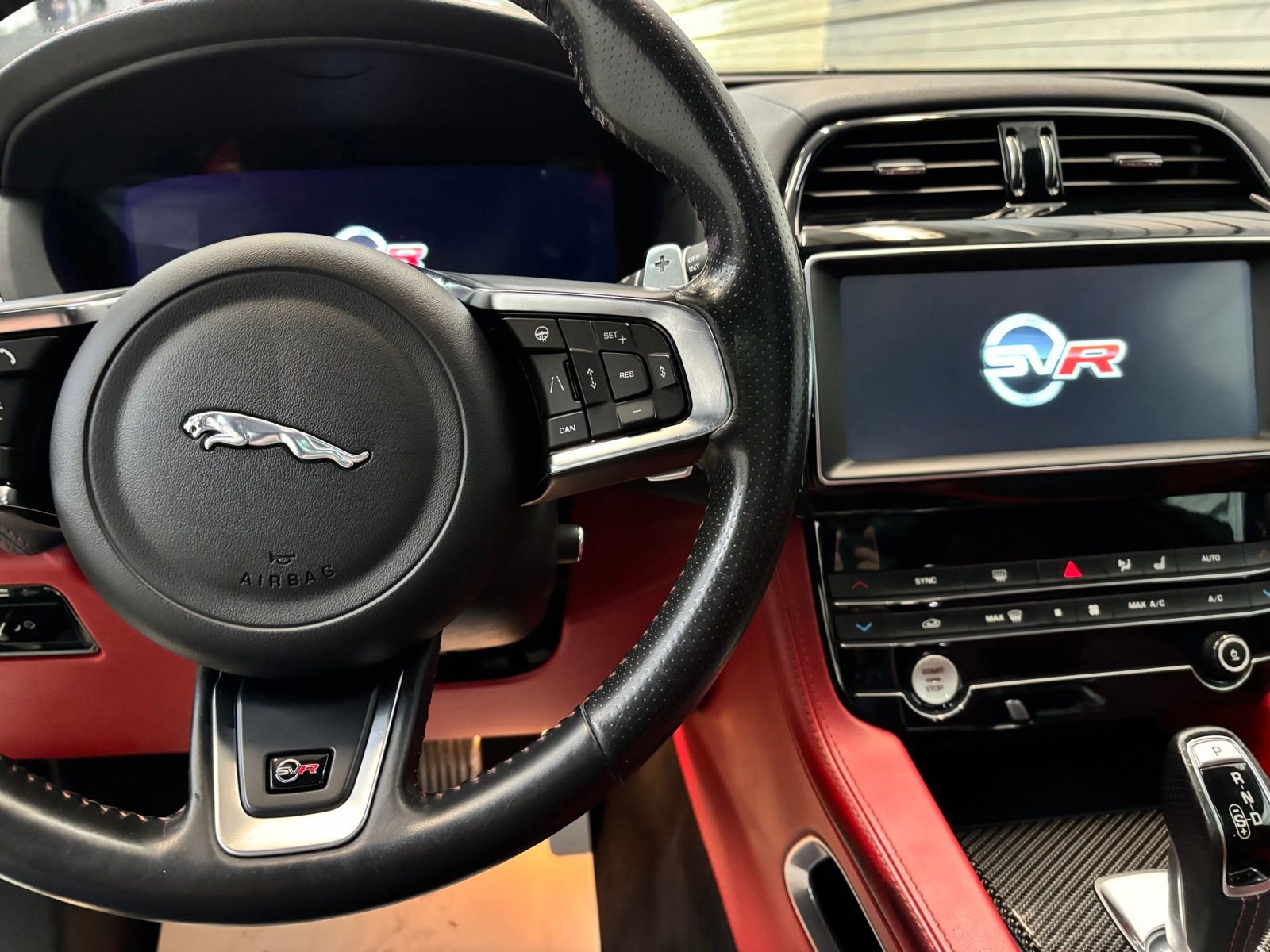 Used 2020 Jaguar F-PACE SVR AWD/4WD image 14