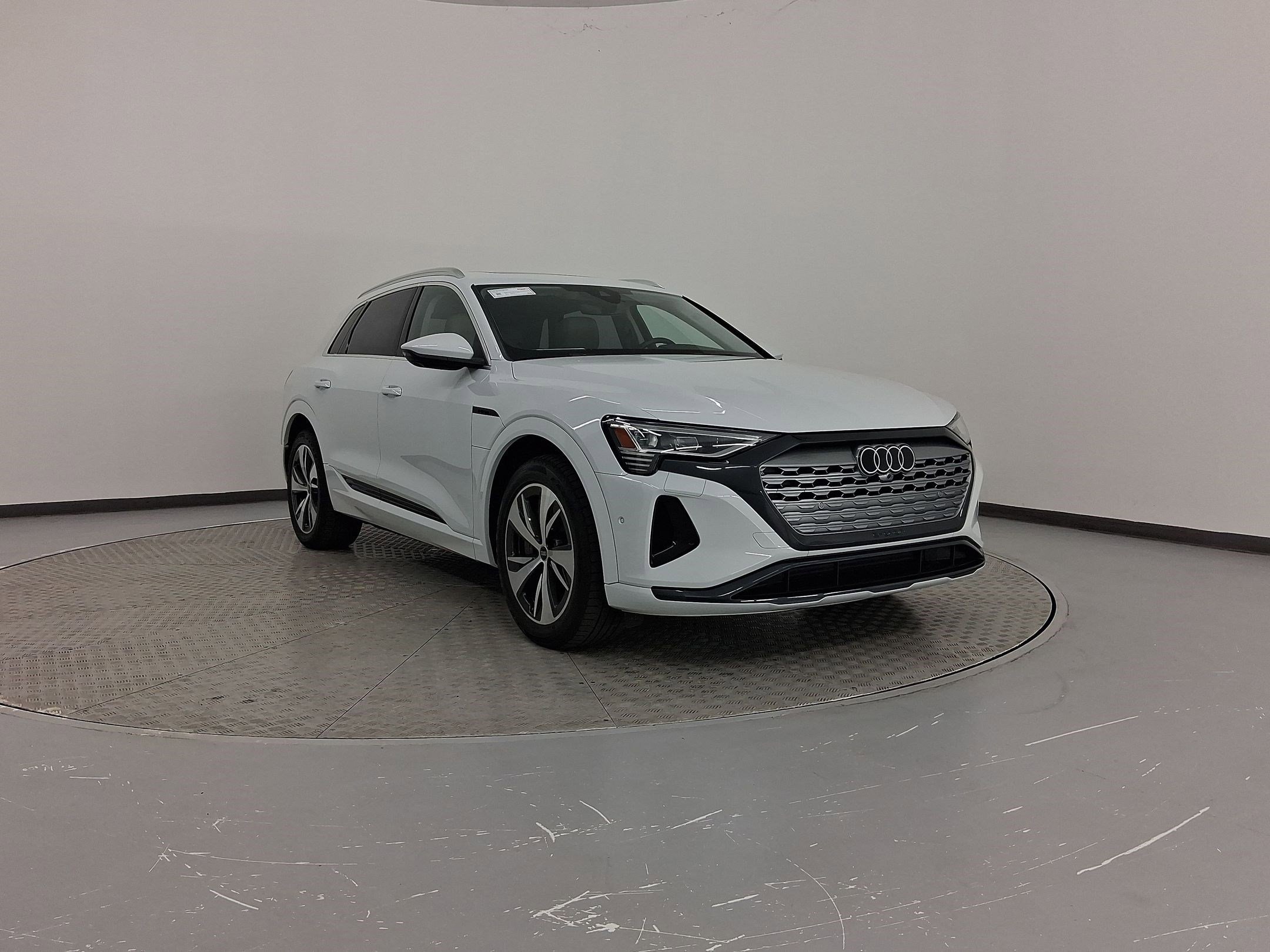 Certified 2024 Audi Q8 e-tron Premium Plus w/ Premium Plus Package image 7