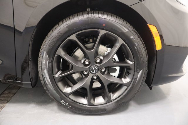 New 2026 Chrysler Pacifica Select image 26