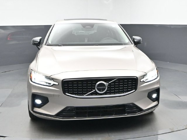 Used 2024 Volvo S60 B5 Plus w/ Climate Package FWD image 2