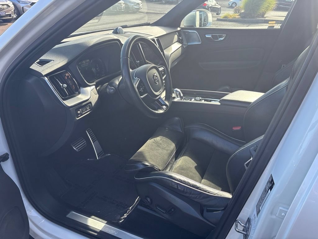 Used 2018 Volvo XC60 T8 R-Design w/ Convenience Package AWD/4WD image 13