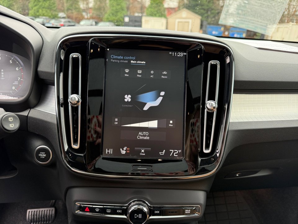 Used 2019 Volvo XC40 T5 Momentum image 18