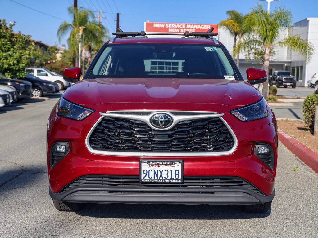 Used 2022 Toyota Highlander XLE AWD/4WD image 9