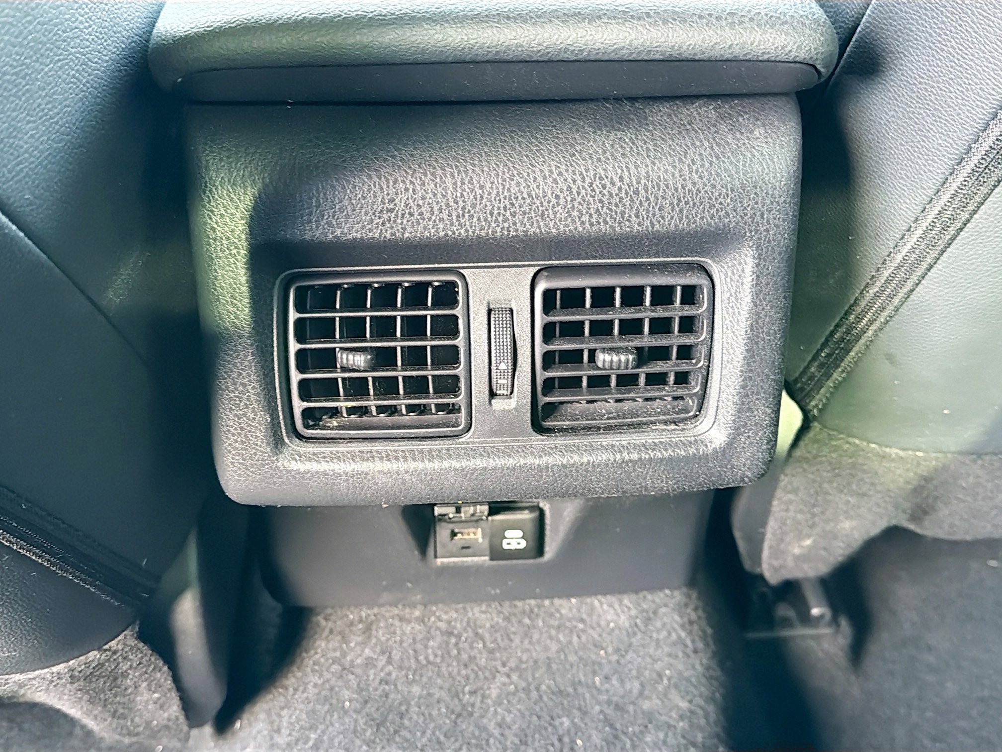 Used 2025 Toyota Camry SE w/ Multimedia Upgrade Package image 18