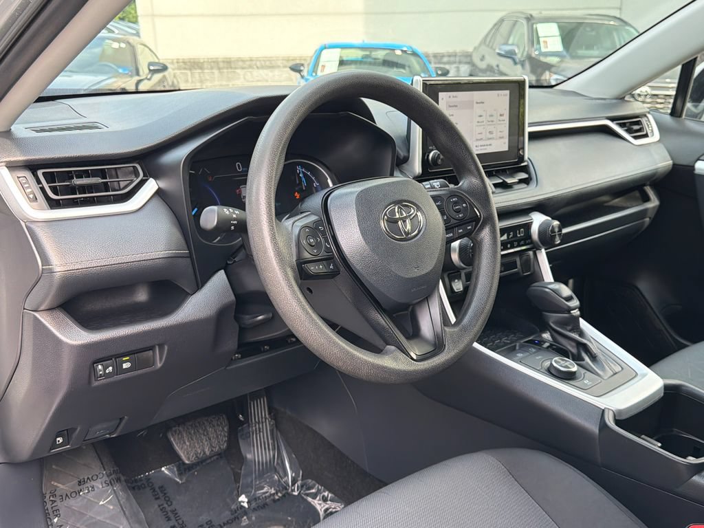 Used 2025 Toyota RAV4 XLE AWD/4WD image 20