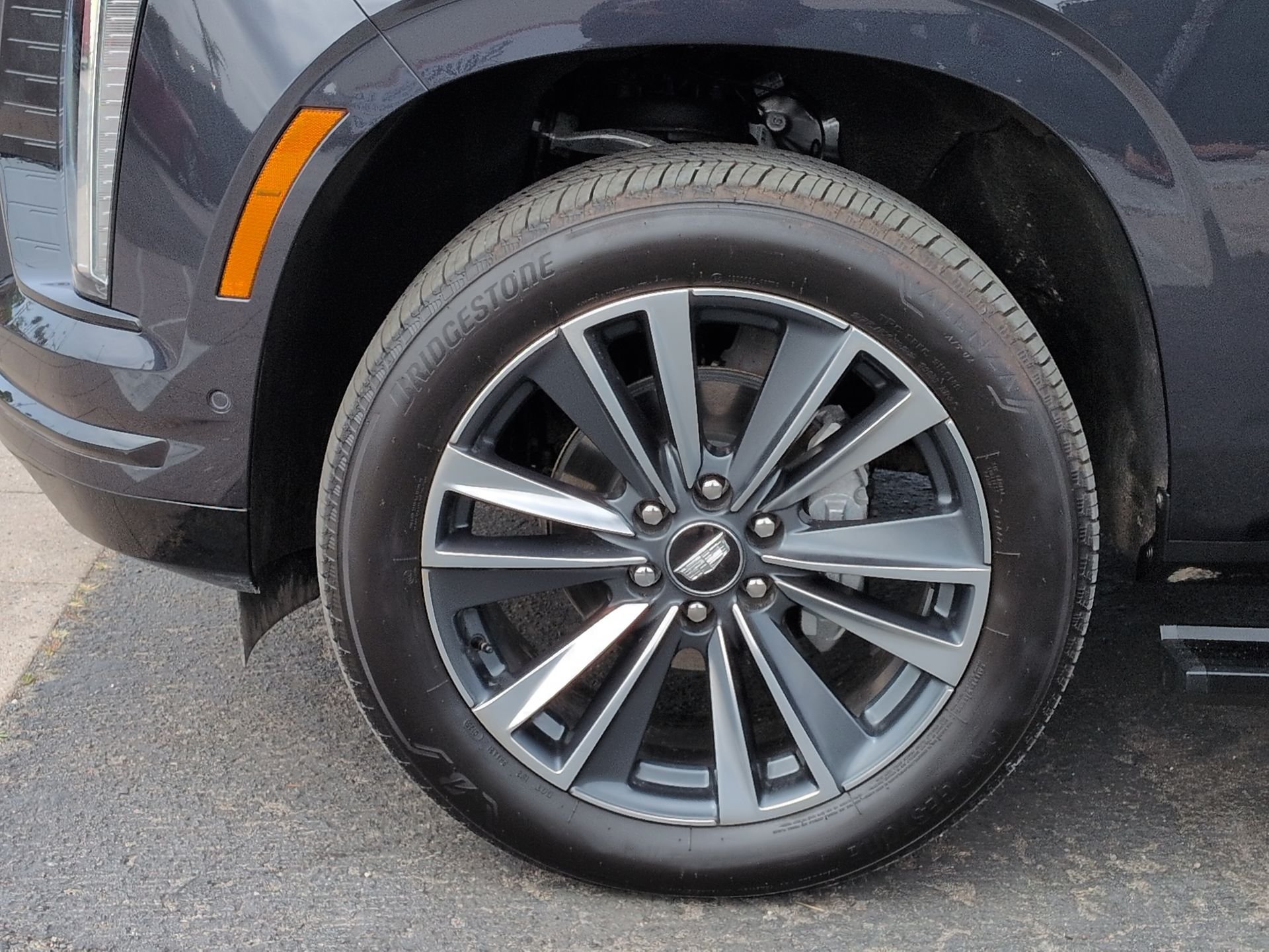 Certified 2025 Cadillac Escalade ESV Sport w/ LPO, Floor Liner Package AWD/4WD image 96