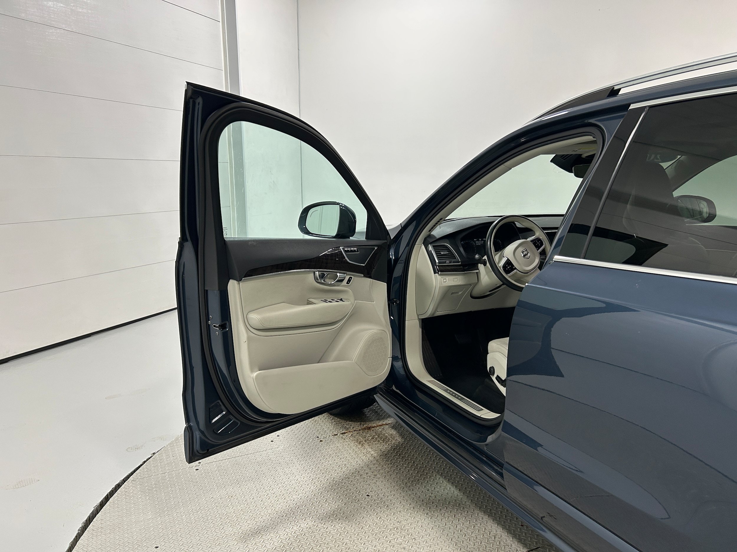 Used 2019 Volvo XC90 T6 Momentum w/ Advanced Package AWD/4WD image 22