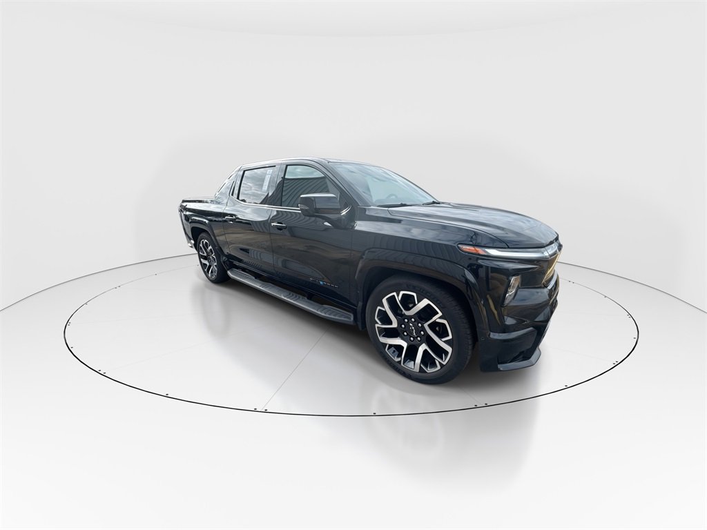 Used 2024 Chevrolet Silverado EV RST image 2