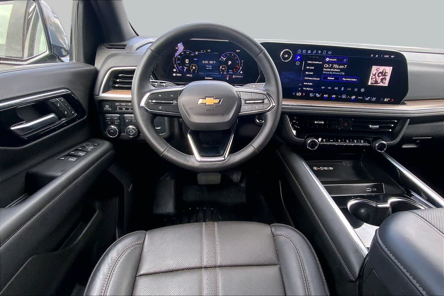 Used 2025 Chevrolet Tahoe High Country AWD/4WD image 11