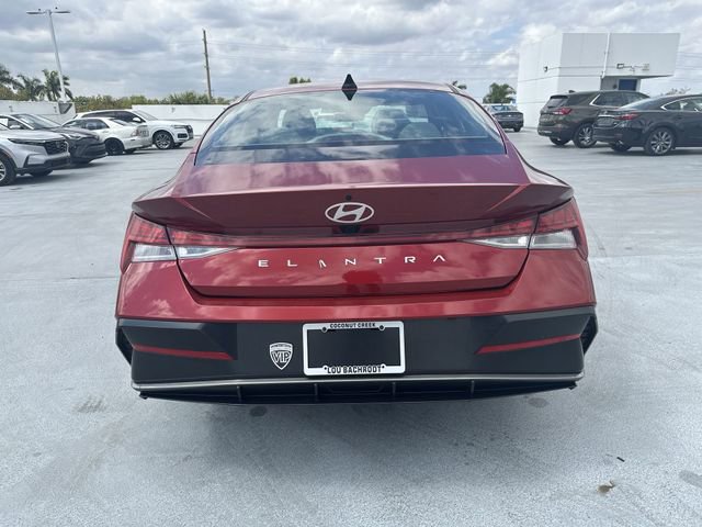 Used 2025 Hyundai Elantra SEL FWD image 16