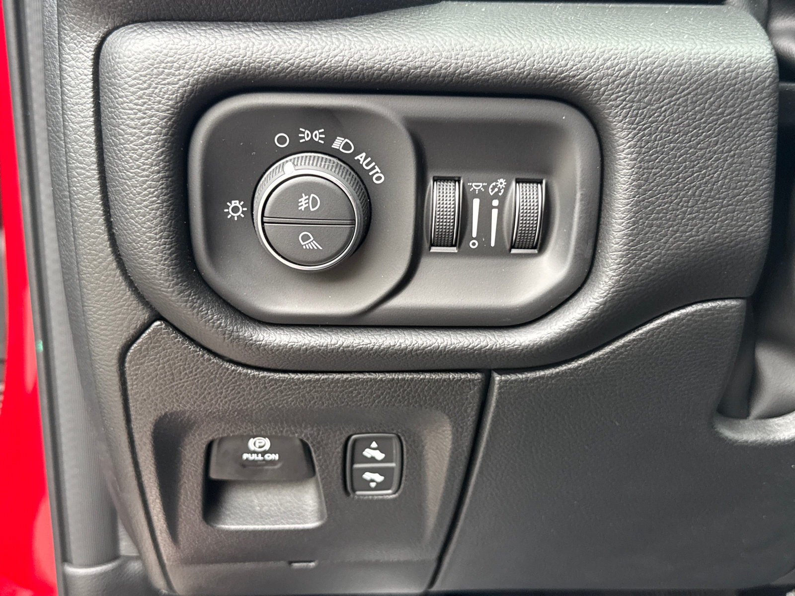 New 2026 RAM 1500 Laramie w/ Advanced Safety Group II AWD/4WD image 16