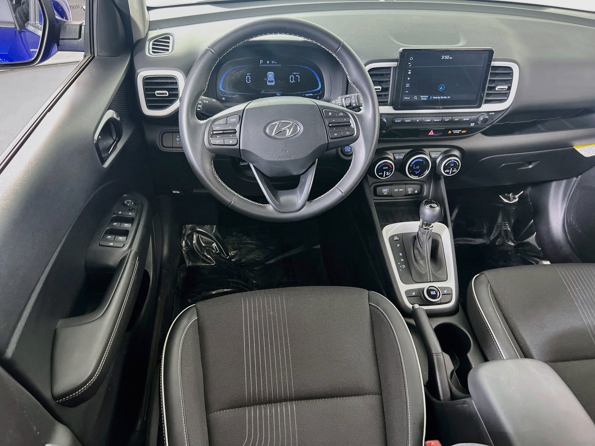 Used 2024 Hyundai Venue Limited FWD image 21