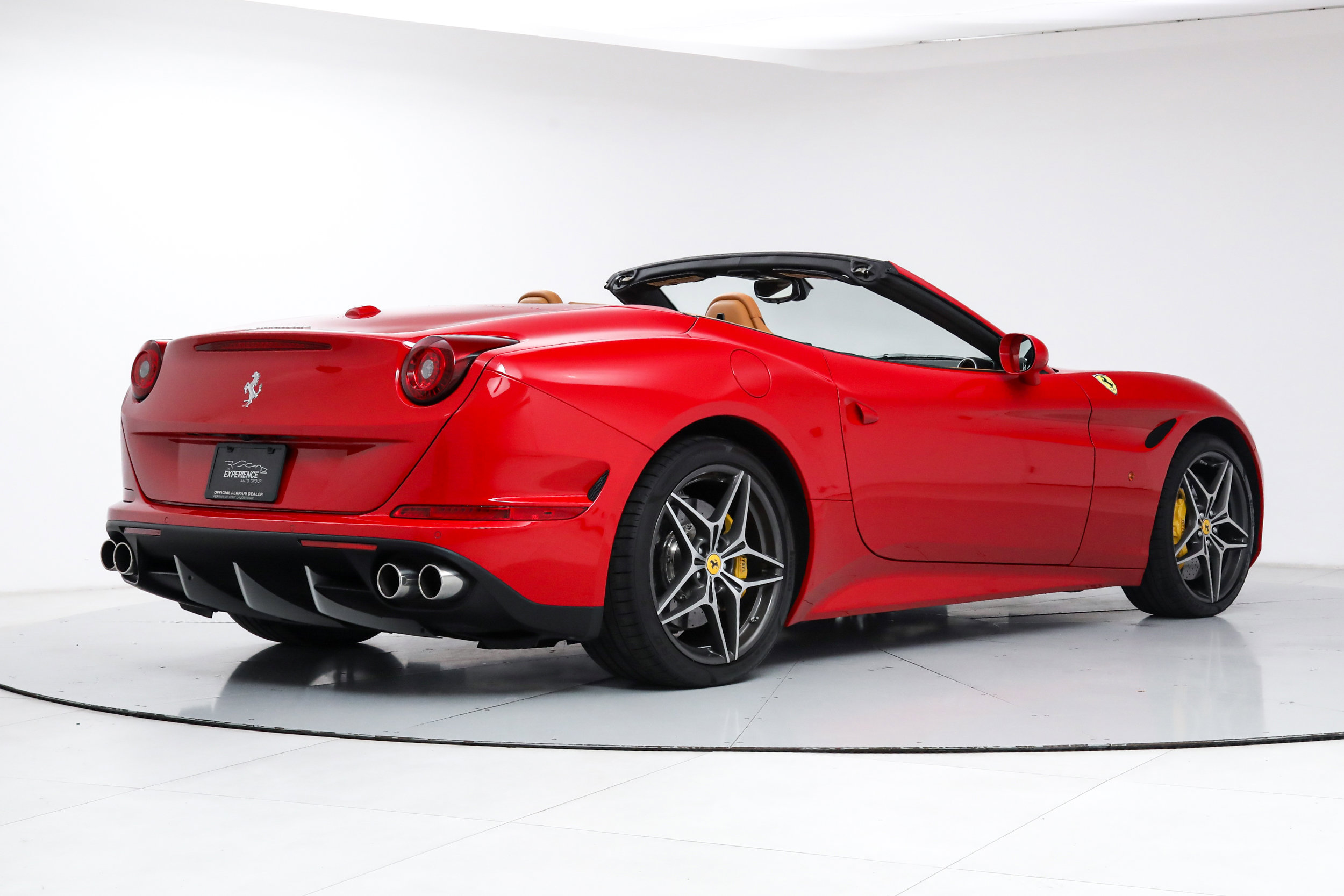 Certified 2017 Ferrari California T image 3