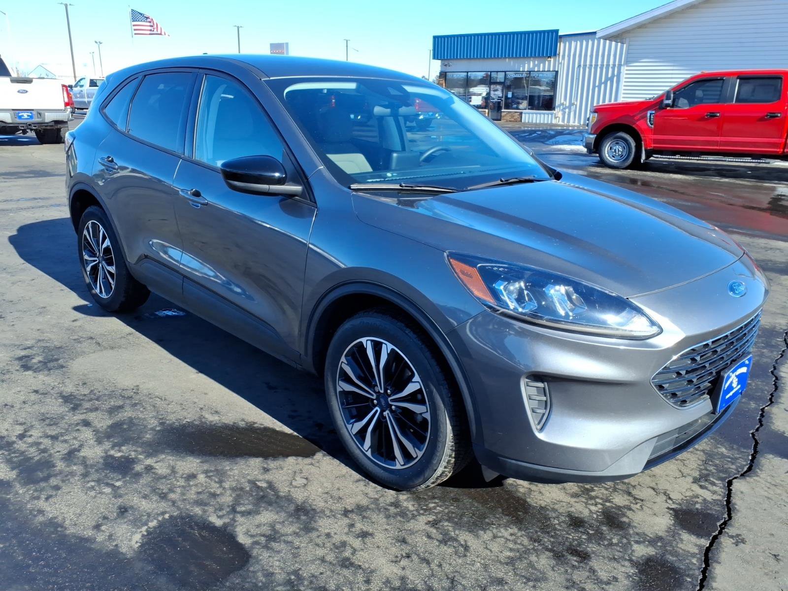 Used 2022 Ford Escape SE w/ SE Sport Appearance Package image 8