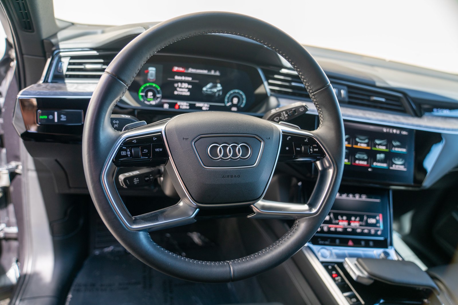 Used 2019 Audi e-tron Prestige w/ Prestige Package AWD/4WD image 12