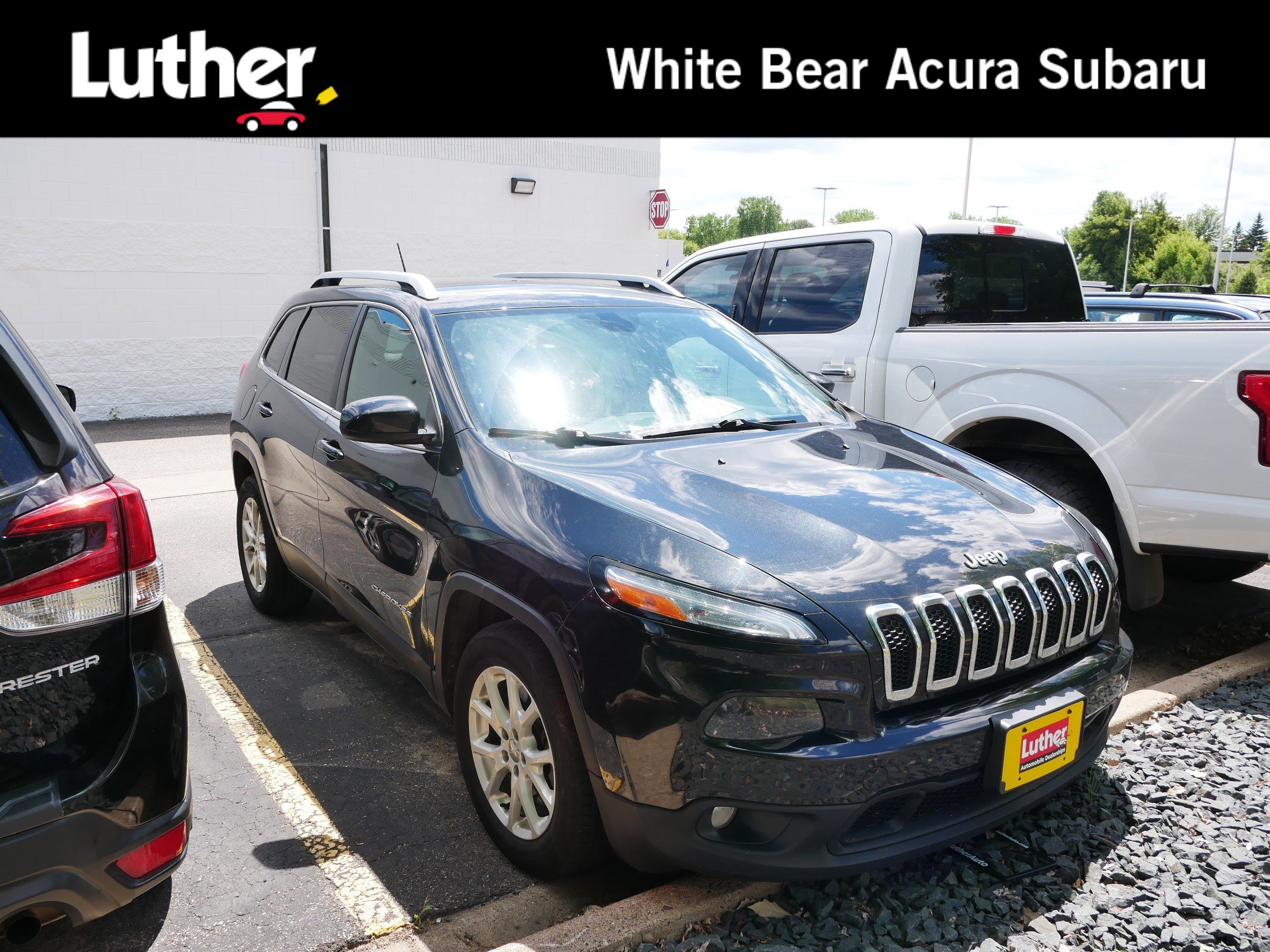 Used 2015 Jeep Cherokee Latitude w/ Cold Weather Group FWD image 1