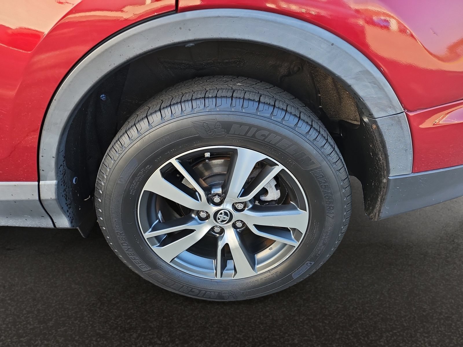 Used 2018 Toyota RAV4 XLE AWD/4WD image 45