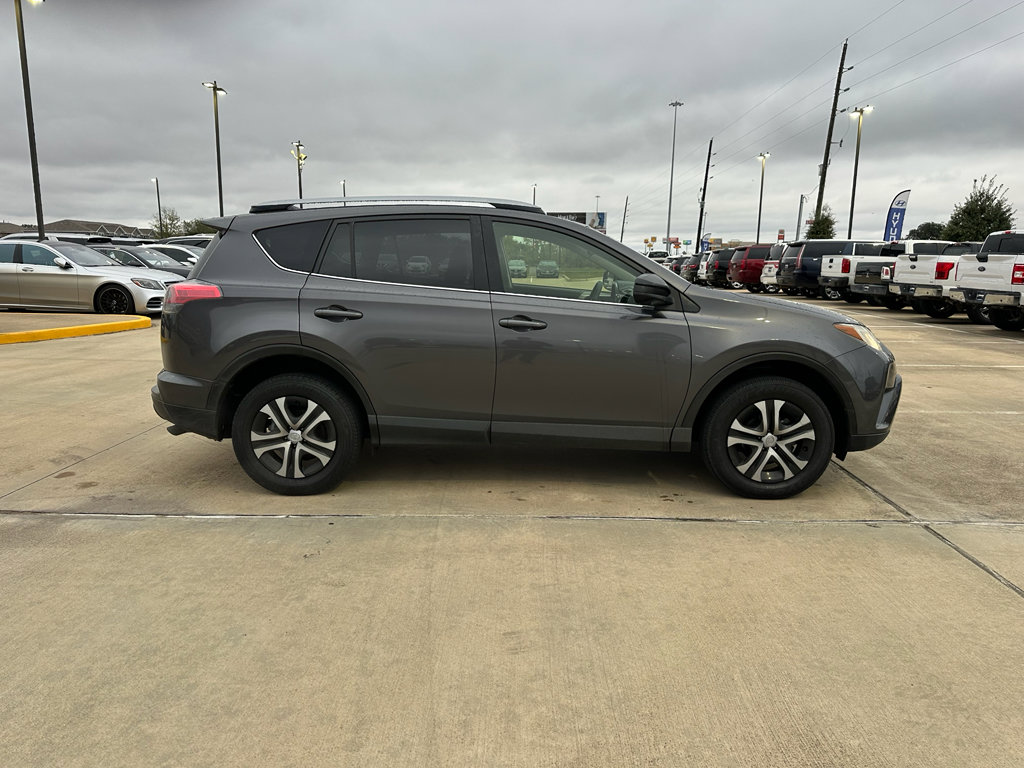 Used 2017 Toyota RAV4 LE image 4