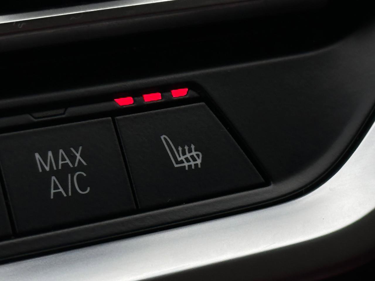 Used 2022 BMW 330i Sedan w/ M Sport Package image 6