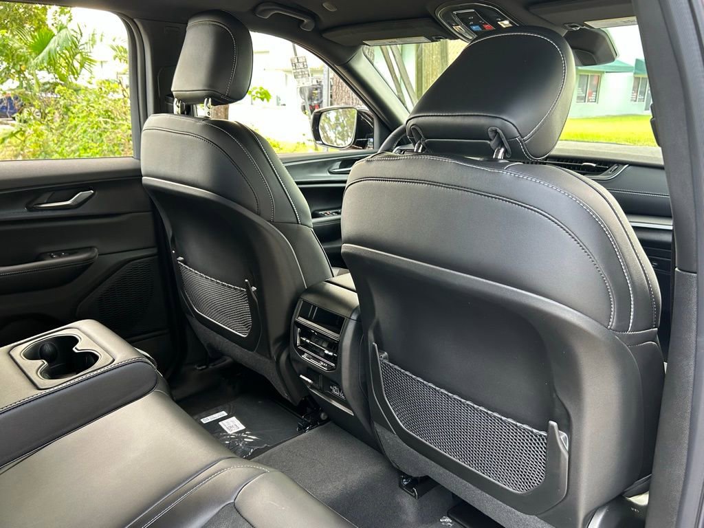 New 2025 Jeep Grand Cherokee Altitude image 35