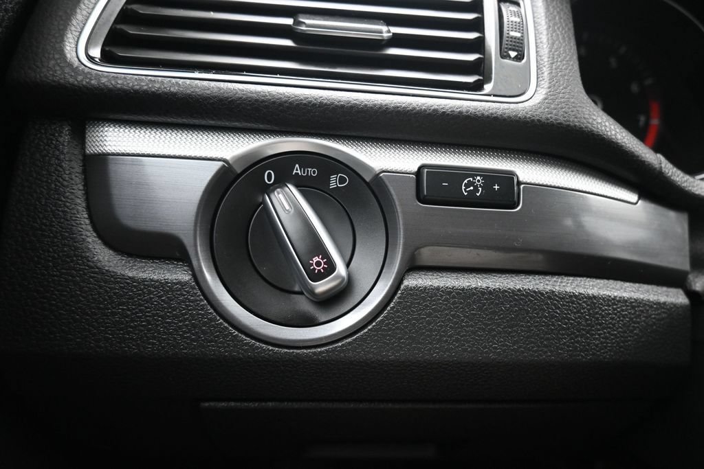 Used 2018 Volkswagen Passat 2.0T R-Line FWD image 25