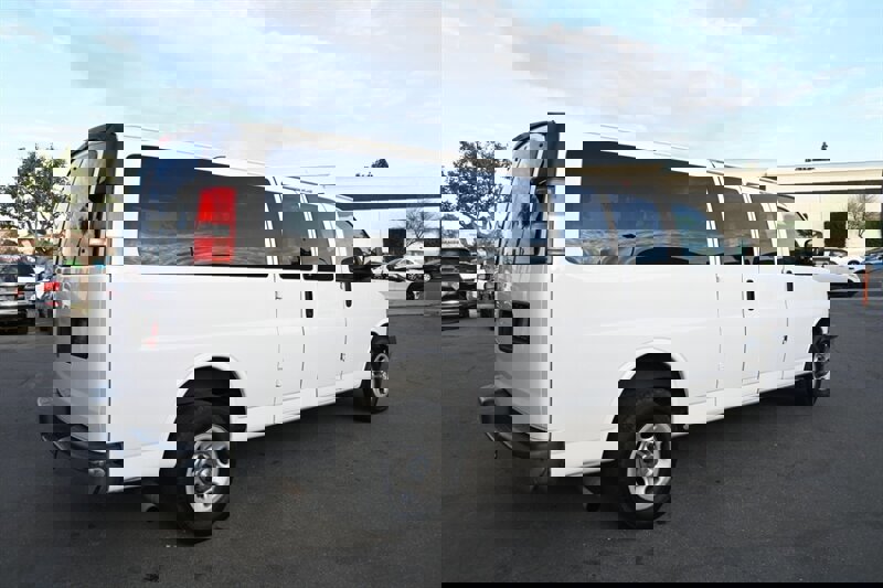 Used 2017 Chevrolet Express 3500 LT w/ LT Preferred Equipment Group image 6