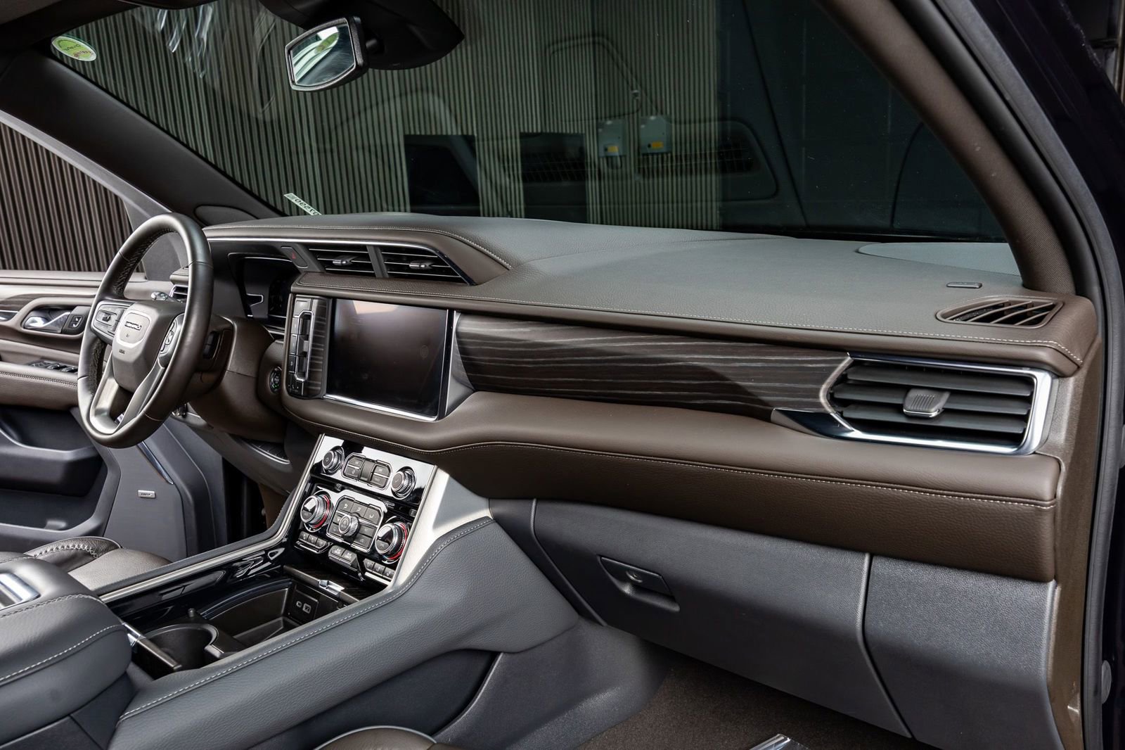 Used 2023 GMC Yukon Denali image 17