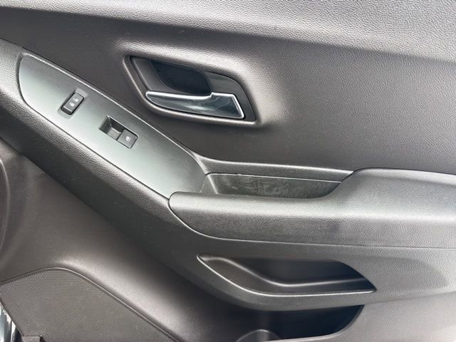 Used 2017 Chevrolet Trax LT w/ LT Convenience Package image 37