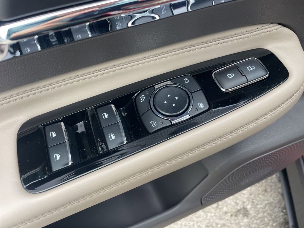 Used 2023 Lincoln Corsair Reserve w/ Rear Removable Package Tray image 21