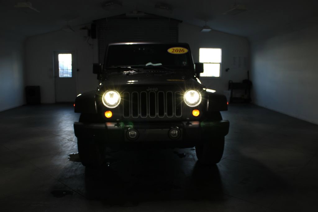 Used 2016 Jeep Wrangler Unlimited Sahara w/ Dual Top Group image 42