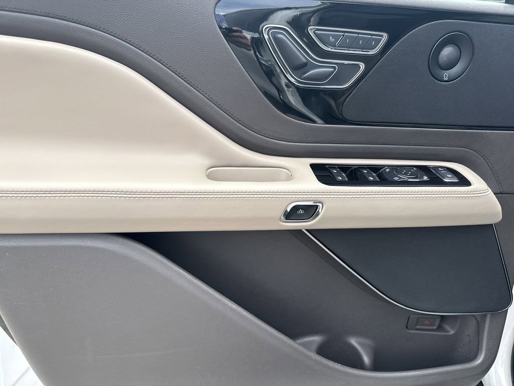 Used 2023 Lincoln Aviator Reserve image 10