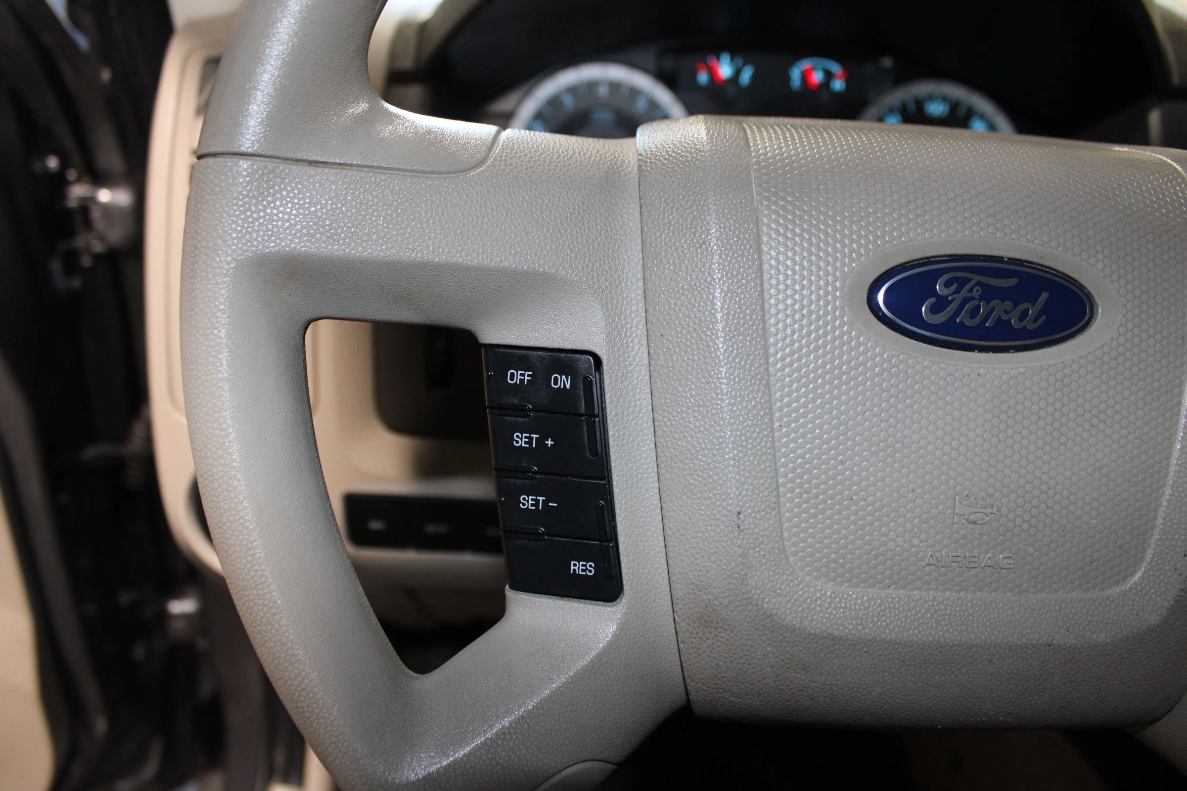 Used 2011 Ford Escape XLS w/ 101A Rapid Spec Order Code FWD image 16