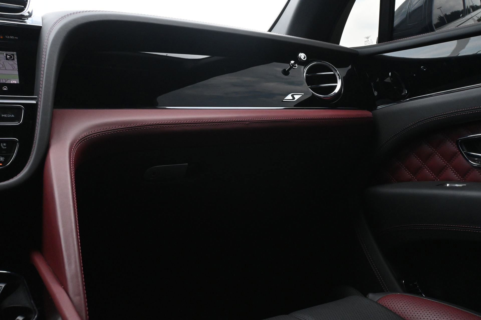 Used 2024 Bentley Bentayga AWD/4WD image 8