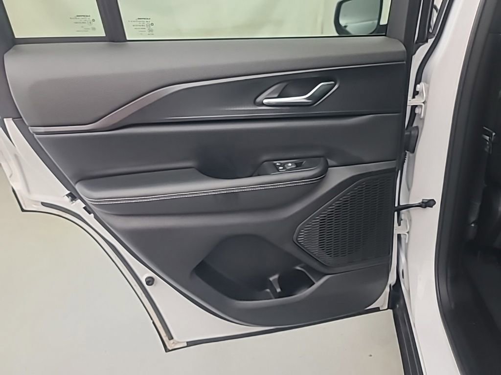 Used 2024 Jeep Grand Cherokee Laredo X image 19