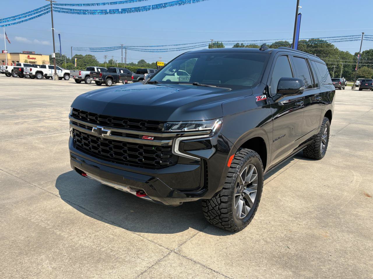 Used 2021 Chevrolet Suburban Z71 w/ Z71 Signature Package AWD/4WD image 2