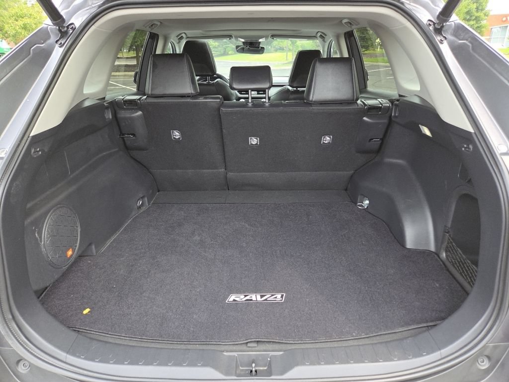 Used 2022 Toyota RAV4 Limited AWD/4WD image 25