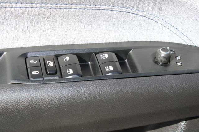 Used 2025 Jeep Compass Latitude image 12