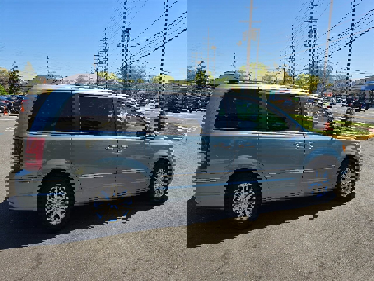 Used 2008 Chrysler Town & Country Limited w/ Trailer Tow Group image 24