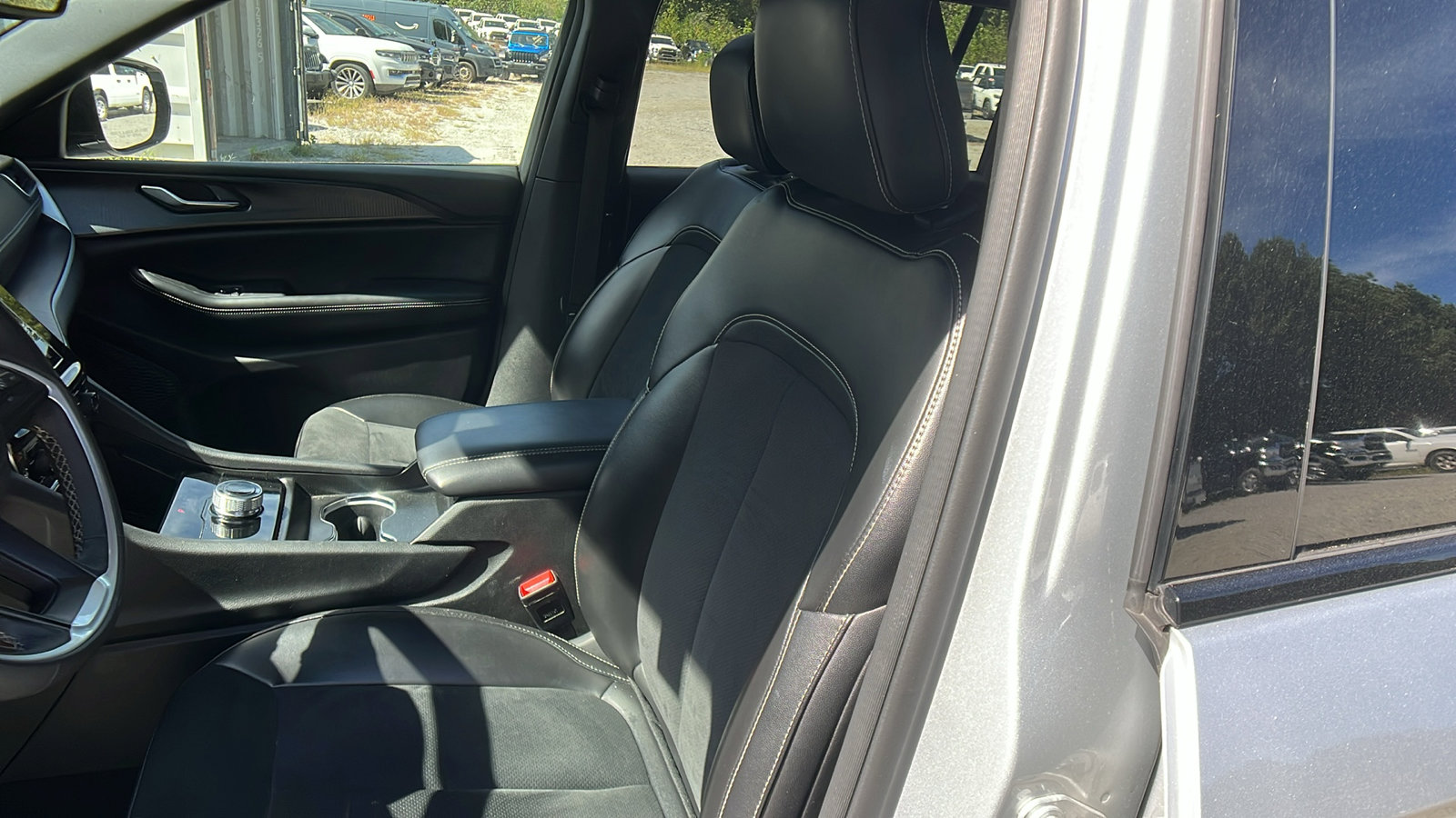 Used 2024 Jeep Grand Cherokee L Laredo image 17