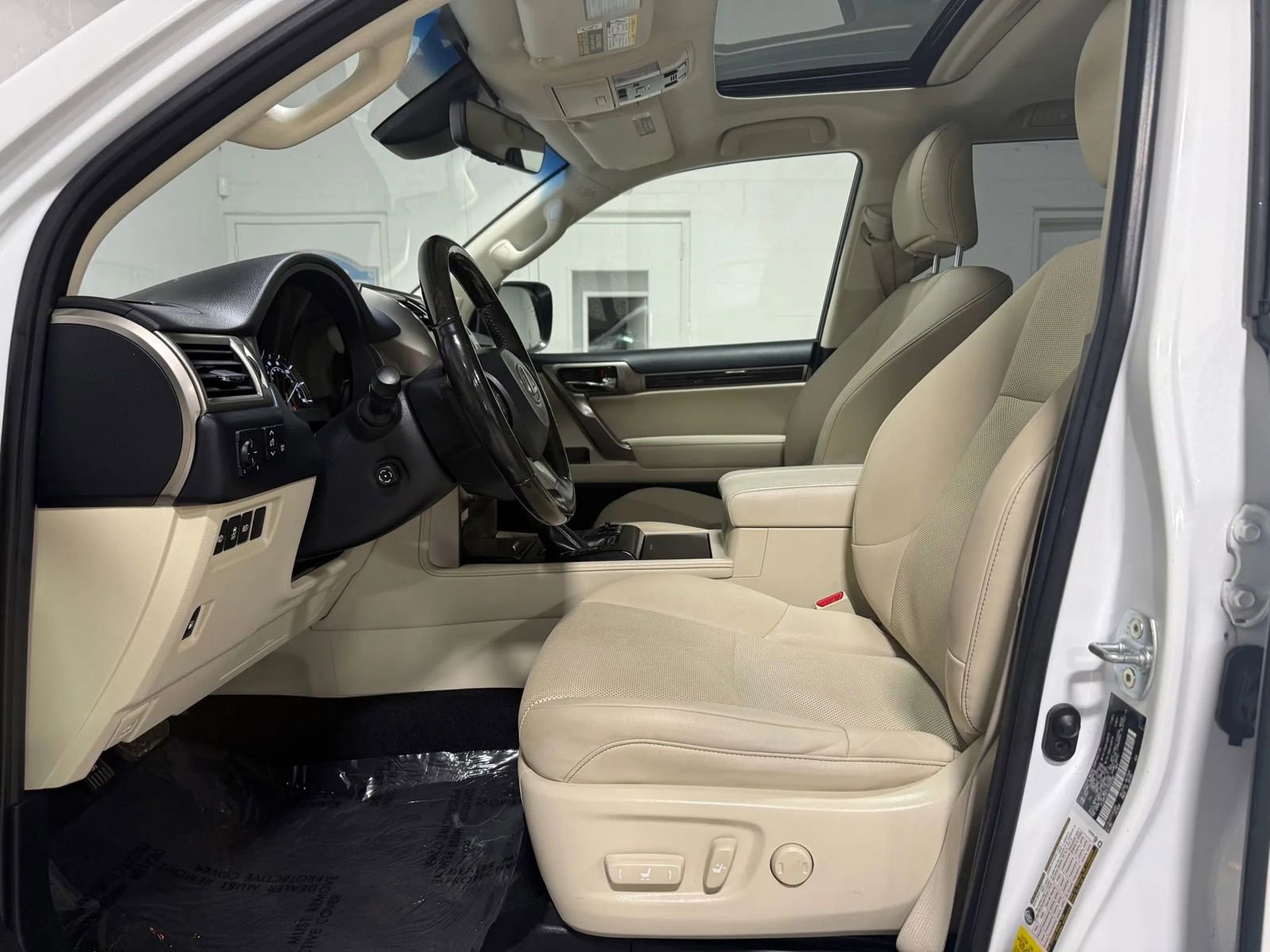 Used 2020 Lexus GX 460 Premium w/ Premium Package image 12