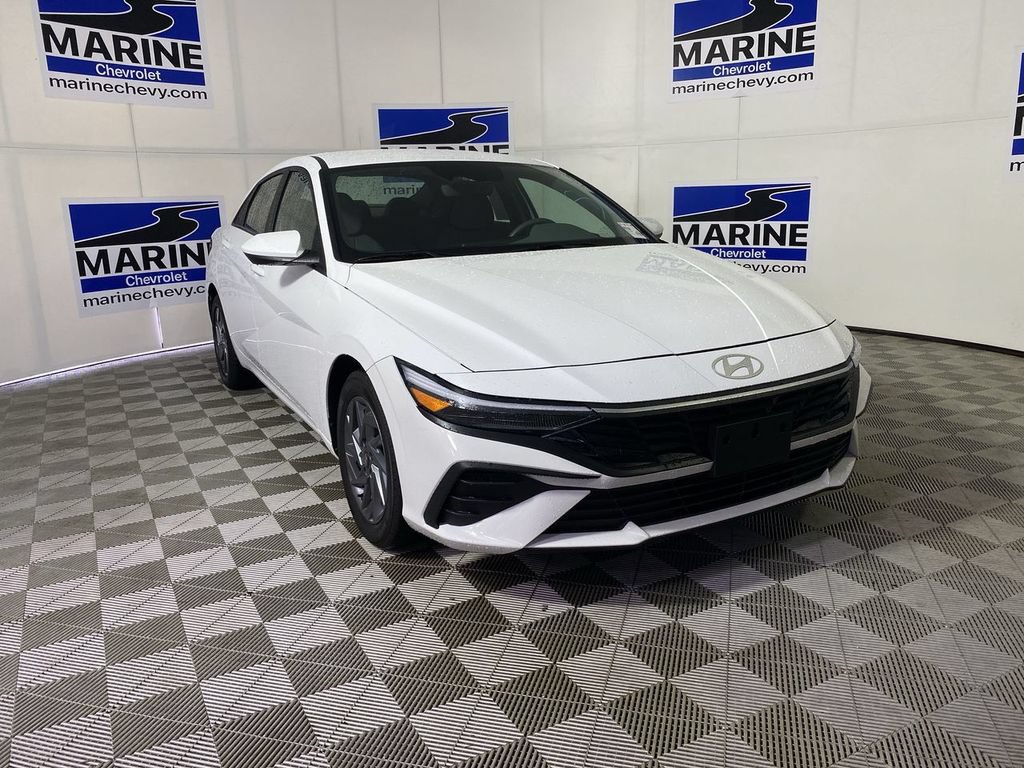 Used 2024 Hyundai Elantra Blue FWD image 1