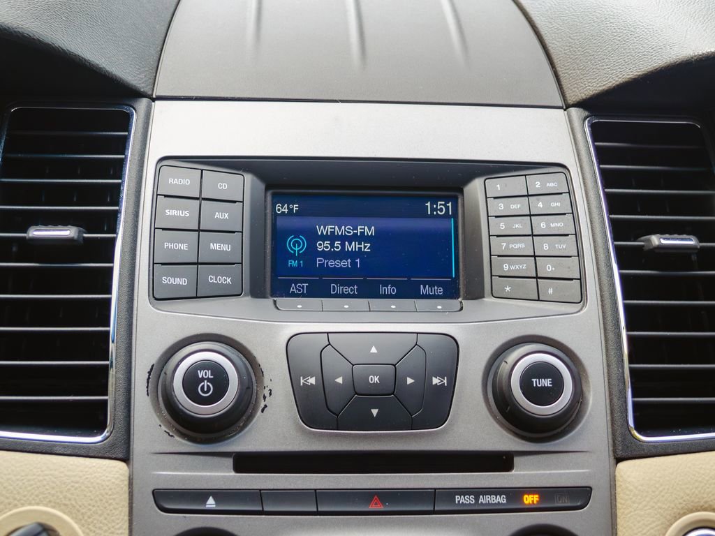 Used 2017 Ford Taurus SE FWD image 18