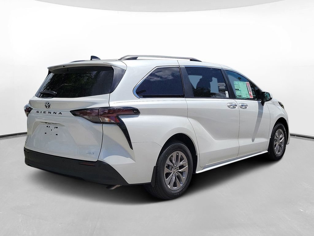New 2026 Toyota Sienna XLE FWD image 4