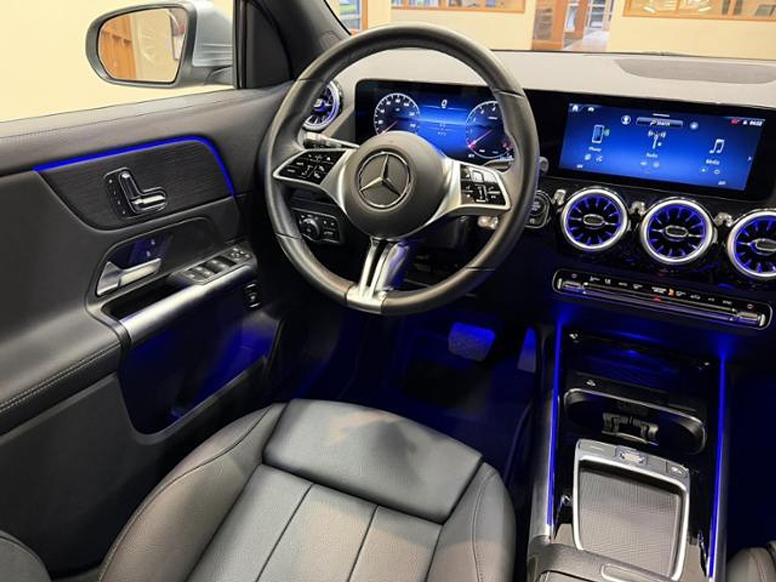 Used 2025 Mercedes-Benz GLA 250 image 8