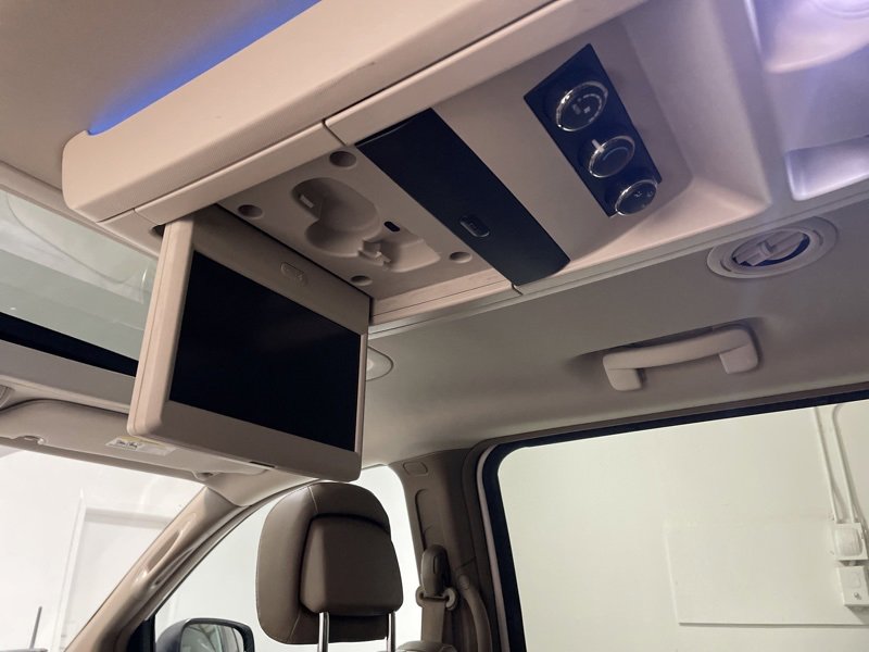 Used 2012 Chrysler Town & Country Limited w/ Luxury Group image 19