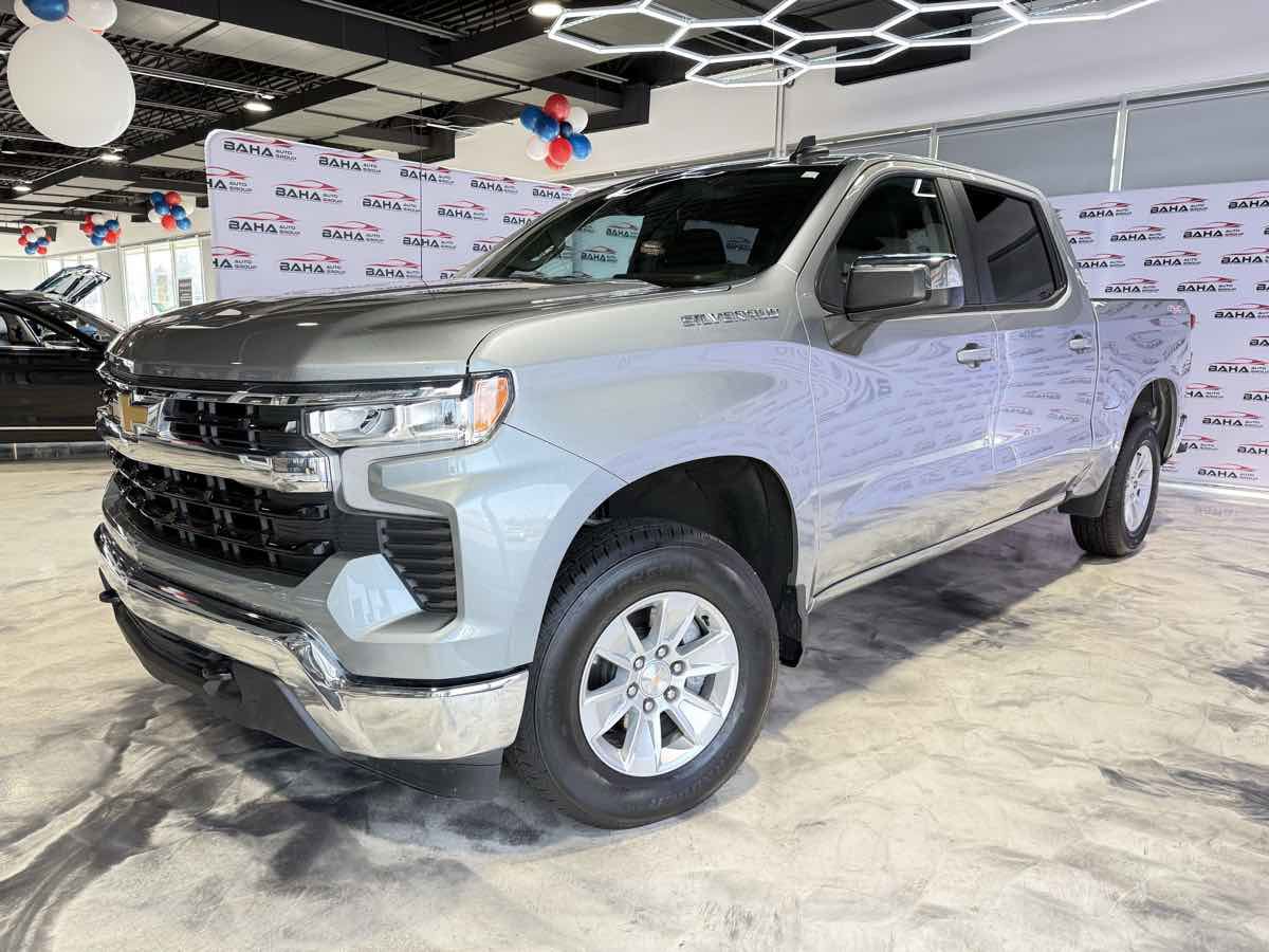 Used 2025 Chevrolet Silverado 1500 LT AWD/4WD image 2