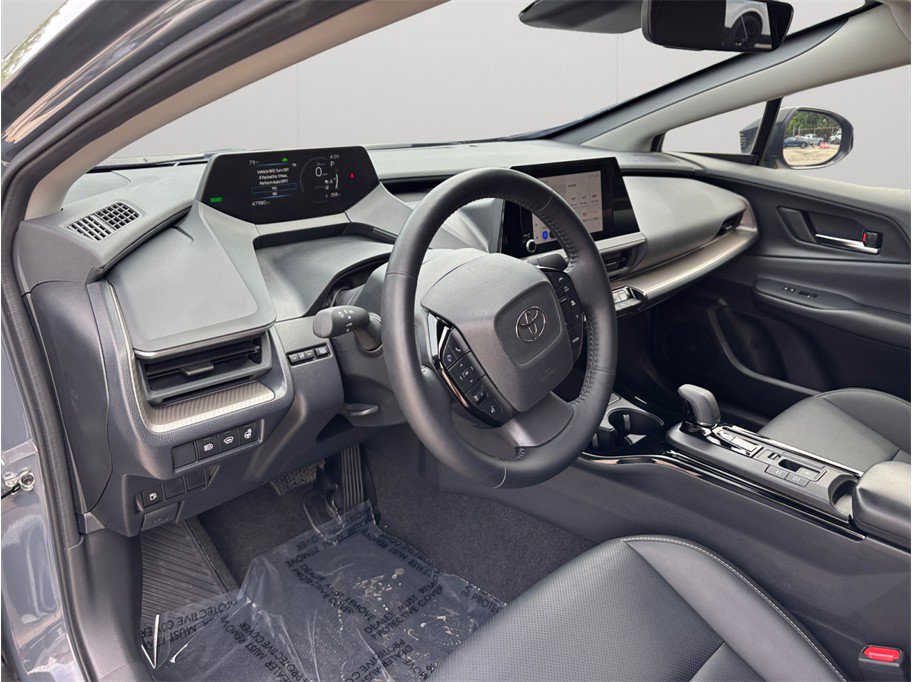Used 2024 Toyota Prius XLE FWD image 6