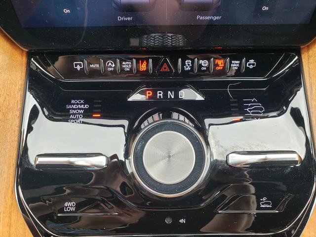Used 2024 Jeep Grand Wagoneer Series III w/ Rear Seat Video Group 1 AWD/4WD image 26