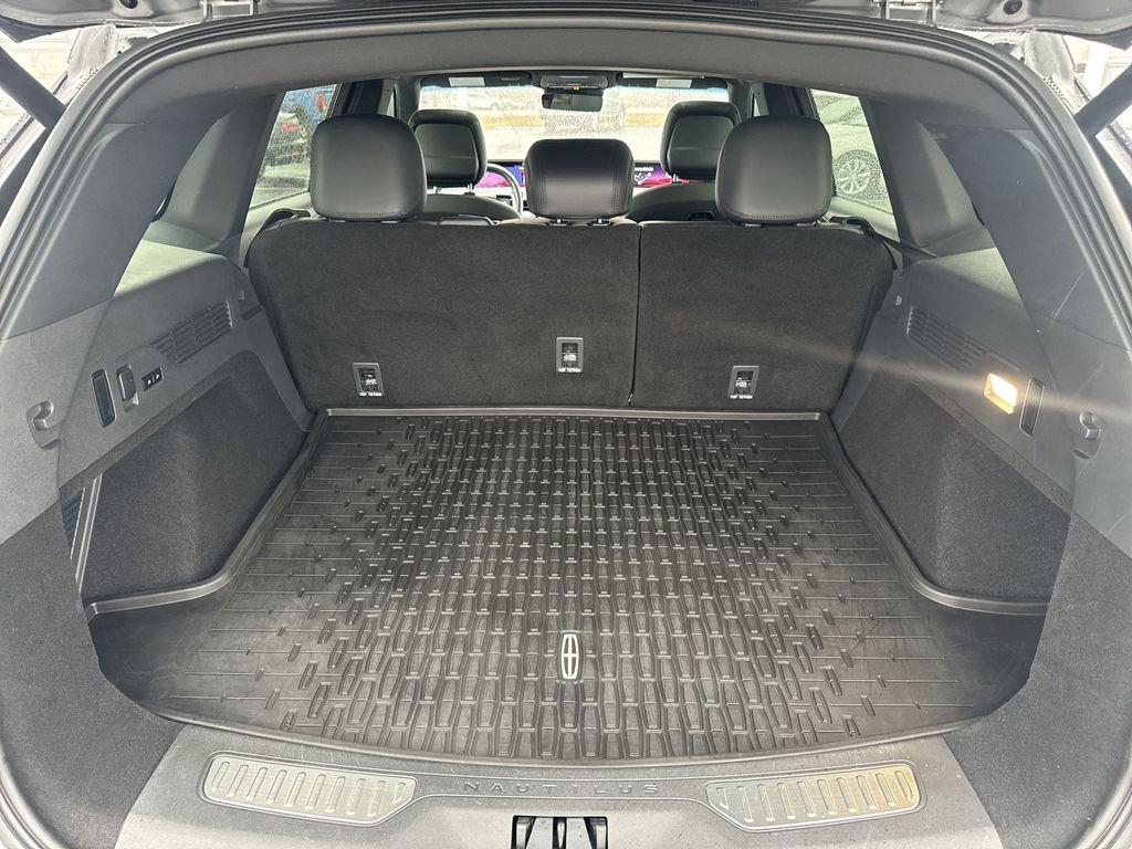 Used 2024 Lincoln Nautilus Reserve w/ Equipment Group 202A image 27