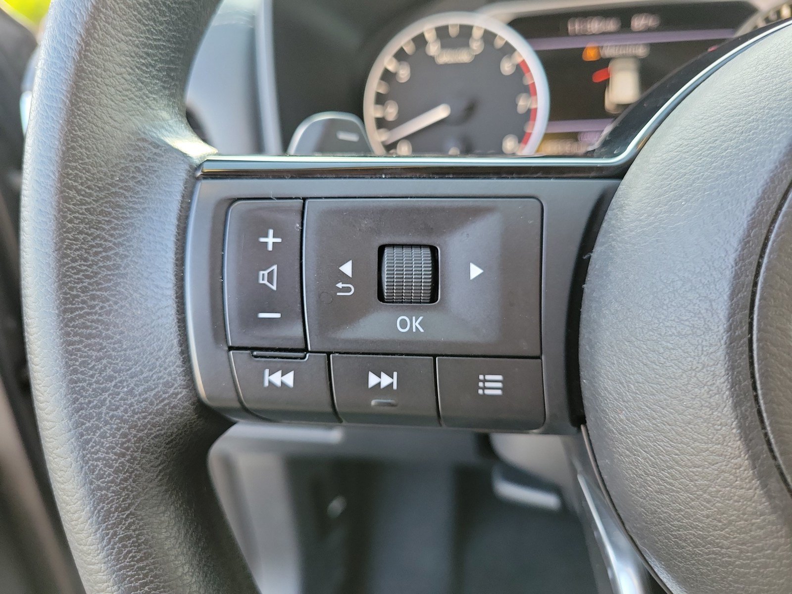 Used 2021 Nissan Rogue SV FWD image 18